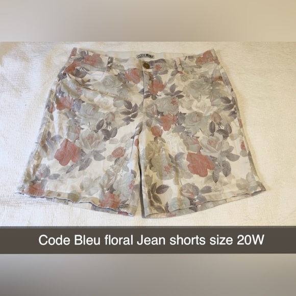 Code Bleu Women's Floral Shorts - Cream and Brown - Picture 1 of 3